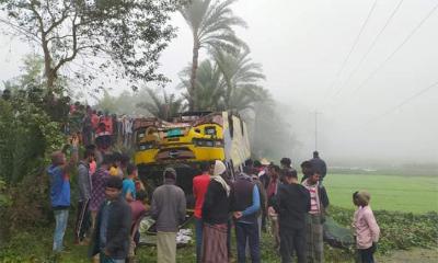 ঝিনাইদহে বাস উল্টে যুবক নিহত