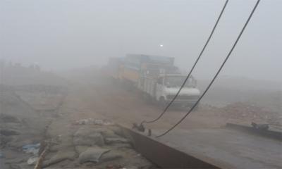 ঘনকুয়াশায় শিমুলিয়া-বাংলাবাজার নৌরুটে ফেরি চলাচল বন্ধ