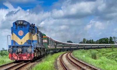 রেলের বাড়েনি যাত্রীসেবা