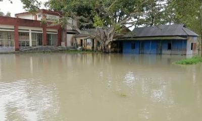 পানিবন্দি স্কুলের শিক্ষার্থীদের ক্লাসে ফেরা নিয়ে সংশয়