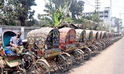 থমকে গেছে জীবনের চাকা