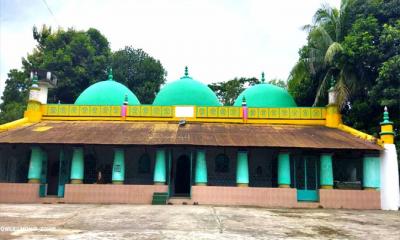 ঐতিহাসিক স্থাপত্যে নির্মিত ৪০০ বছরের পুরনো ‘বরুণা মসজিদ’