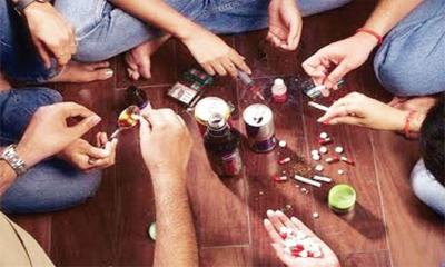 নেশায় বুঁদ অভিজাত এলাকার তারুণ্য