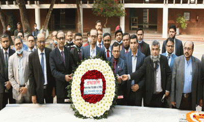 বঙ্গবন্ধুর সমাধিতে ইসলামী ব্যাংকের নবনিযুক্ত ম্যানেজিং ডাইরেক্টর ও সিইওর শ্রদ্ধা 