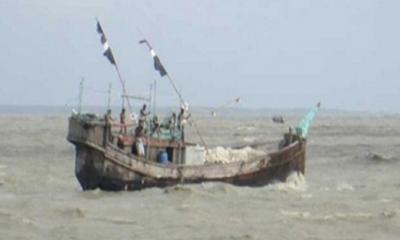সমুদ্রে সতর্ক সংকেত, নৌকা-ট্রলারকে উপকূলে ফেরার নির্দেশ