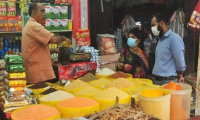 ৫০ হাজার টাকা বেতনেও সংসার চালানো দায়