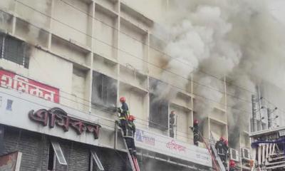বনানীতে ভয়াবহ আগুন,  নিয়ন্ত্রণে ১৪ ইউনিট