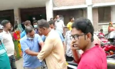 চার কোটির টেন্ডার শিডিউল ছিনিয়ে নিলেন যুবলীগ নেতা