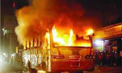 বাসে আগুন দেয়ার ঘটনায় রাজধানী থেকে গ্রেপ্তার ৩