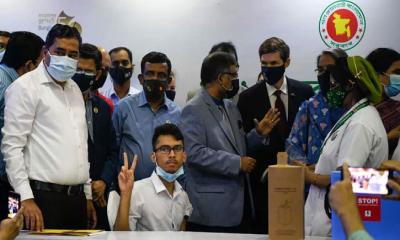 স্কুলশিক্ষার্থীদের টিকা দেওয়া শুরু