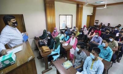 ঢাবিতে সশরীরে ক্লাস শুরু, মানতে হচ্ছে যেসব শর্ত