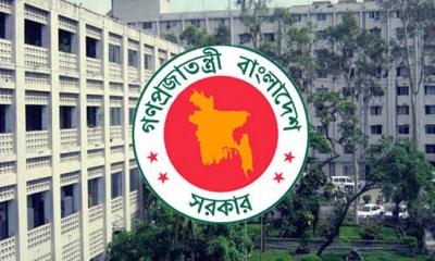 বাজার থেকে খালি হাতে ফিরতে হচ্ছে নিন্ম গ্রেডের কর্মচারীদের