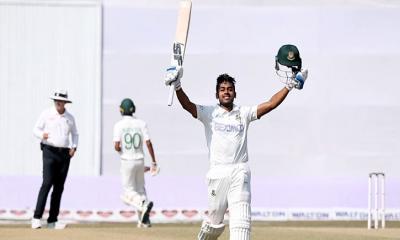 মিরাজের সেঞ্চুরি, প্রথম ইনিংসে রানের পাহাড় বাংলাদেশের