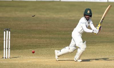 মোমিনুল-লিটনের ব্যাটে বড় লিডের পথে বাংলাদেশ