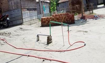 রংপুরে টিউবওয়েল দিয়ে বের হচ্ছে ফুটন্ত গরম পানি