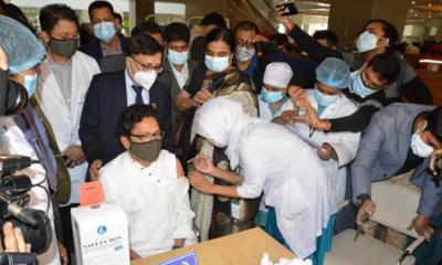 করোনার টিকা নিলেন আইসিটি প্রতিমন্ত্রী