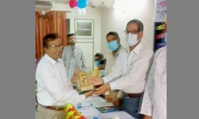 শেরে-বাংলা গোল্ড মেডেল পেলেন রাবি অধ্যাপক হীরা সোবাহান