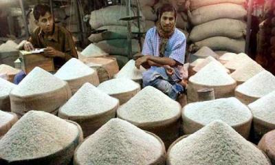 মহামারির মধ্যেও নিয়ন্ত্রণহীন চালের বাজার