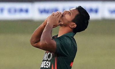 সাইফউদ্দিন-মিরাজের জোড়া আঘাতে বিপর্যস্ত উইন্ডিজ