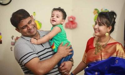 শিশুটি জানেও না তার পুলিশ অফিসার বাবা কখনো ফিরবে না