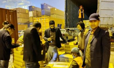 আপেলের চালানে সিগারেট, পাঁচ কোটি টাকা রাজস্ব ফাঁকির চেষ্টা