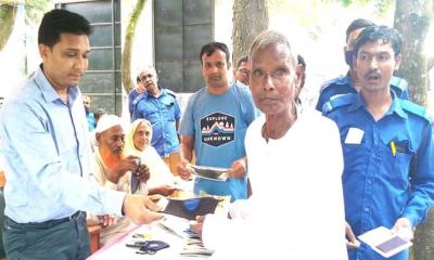 প্রধানমন্ত্রী উপহার স্বরূপ বয়স্ক ভাতা পেলেন ১৩৫ জন