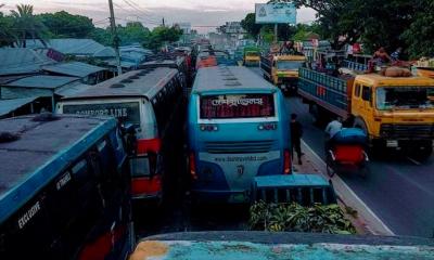 দৌলতদিয়া ঘাটে তিন কিলোমিটারের যানজট