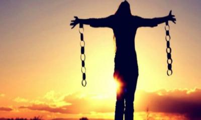 কুসংস্কার ভেঙে বেরিয়ে আসছে নারী