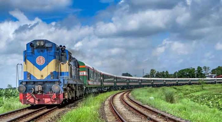 করোনার প্রভাব পড়েনি রেলে