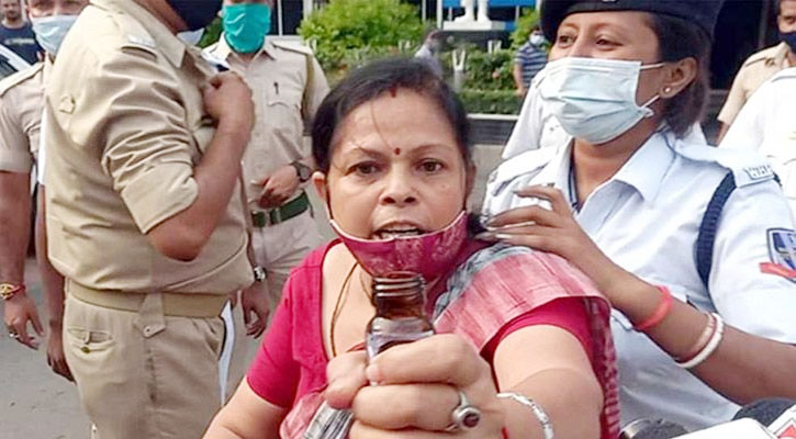 বদলি ঠেকাতে পাঁচ শিক্ষিকার বিষপান