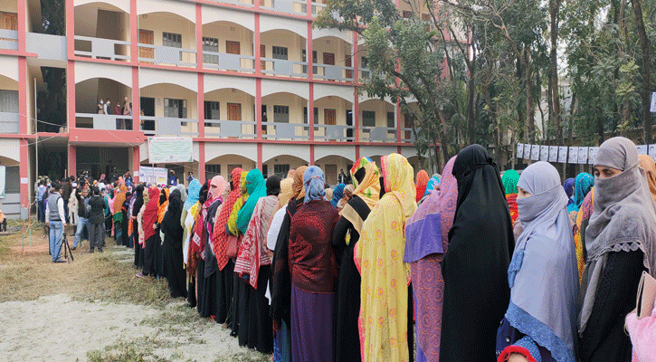 বসুরহাট পৌরসভা নির্বাচনে ভোট চলছে