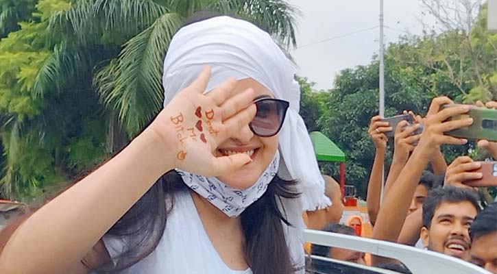 কারা ক্যান্টিন থেকে মেহেদি কেনেন পরীমণি