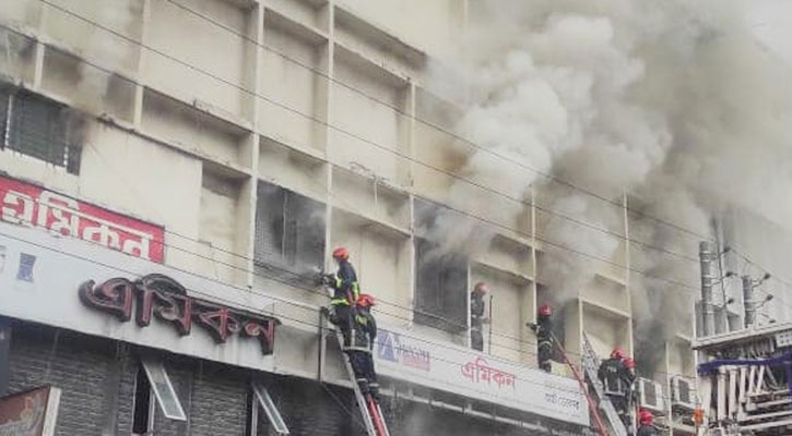 বনানীতে ভয়াবহ আগুন,  নিয়ন্ত্রণে ১৪ ইউনিট