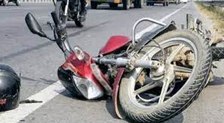 কাভার্ডভ্যানের ধাক্কায় দুই মোটরবাইক আরোহী নিহত