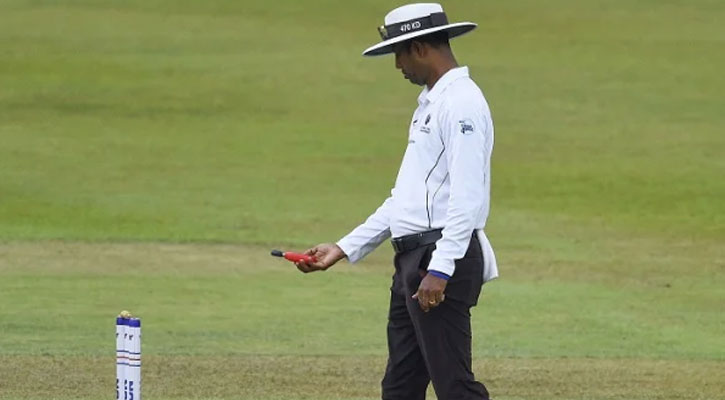 বাংলাদেশের বিপক্ষে শ্রীলংকাকে অবৈধ সুবিধা দিচ্ছেন আম্পায়াররা!