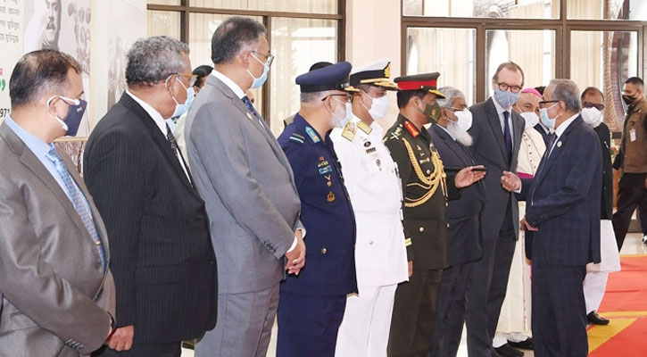 চিকিৎসা শেষে দেশে ফিরেছেন রাষ্ট্রপতি