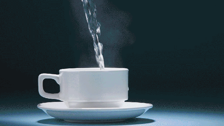 নিয়মিত ২ গ্লাস গরম পানি পানের বিস্ময়কর উপকারিতা