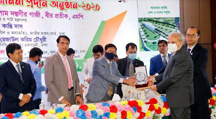 ব্যাংকিং খাতে ২য় সর্বোচ্চ করদাতার পুরস্কার পেলো ইসলামী ব্যাংক