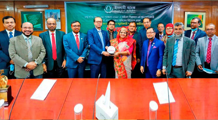 ইসলামী ব্যাংকের সফল নারী উদ্যোক্তা শাহিদা পারভীনকে সংবর্ধনা