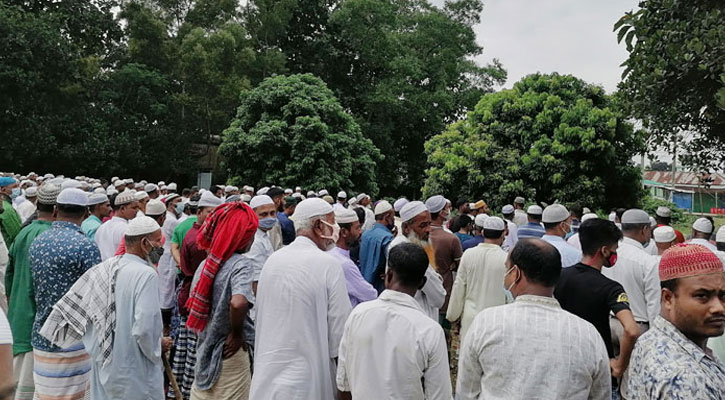 জমির জন্য মায়ের লাশ দাফনে সন্তানের বাধা