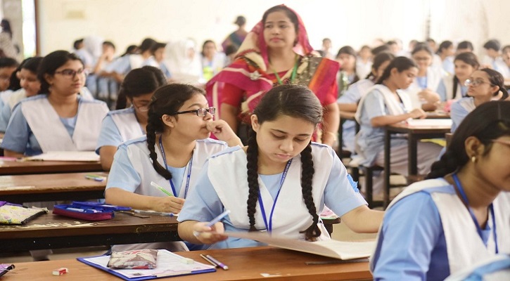 ৮০ হাজার শিক্ষক পদ শূন্য, স্থগিত নিয়োগও