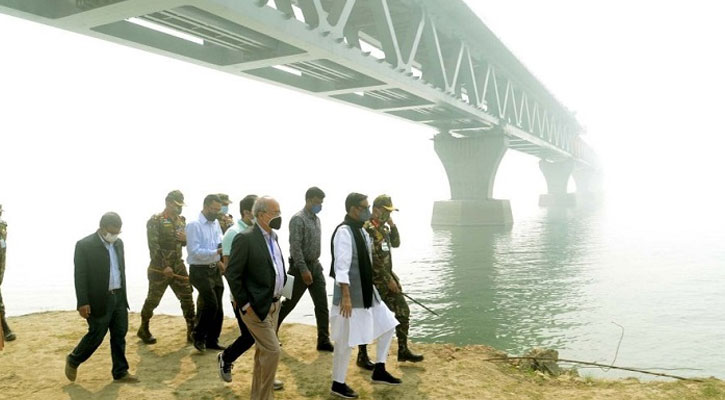 পদ্মা সেতুতে ফেরির ‘ধাক্কা’, যা বললেন সেতুমন্ত্রী