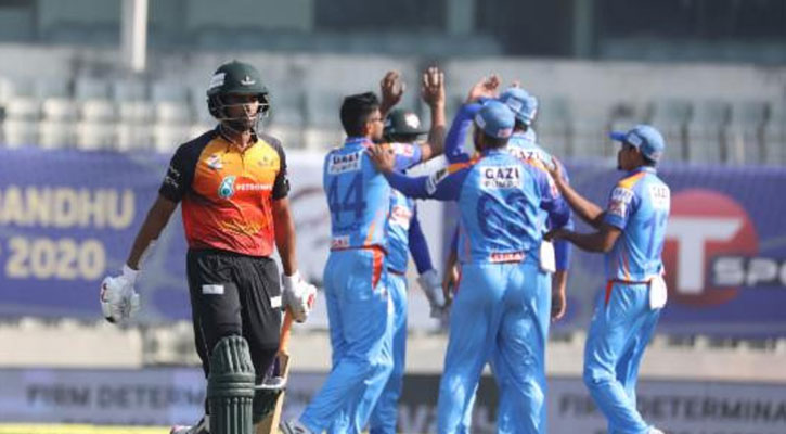 মুস্তাফিজের বোলিং তাণ্ডবে অল্পতে থেকে গেল খুলনা