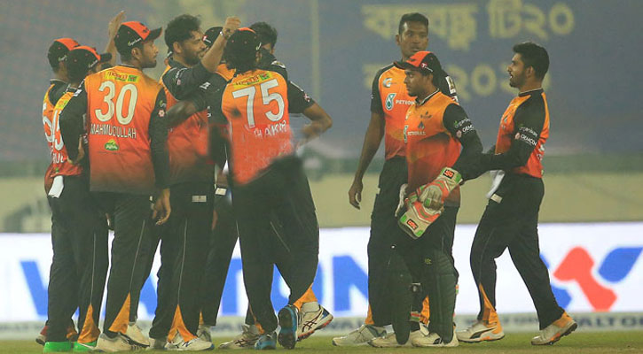 মাশরাফির বোলিং তাণ্ডব, ফাইনালে খুলনা 