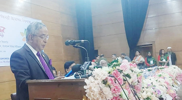 পিতামাতাকে যেন বৃদ্ধাশ্রমে যেতে না হয়