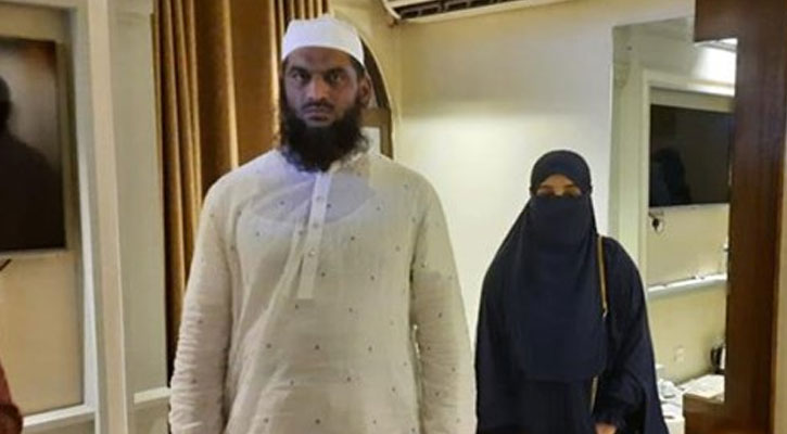 অবশেষে পরিচয় মিলেছে মামুনুল হকের সঙ্গে থাকা সেই নারীর