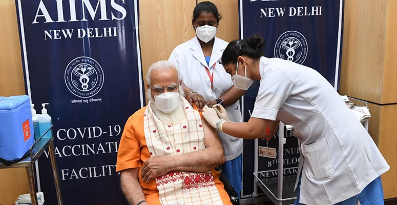 করোনা টিকার দ্বিতীয় ডোজ নিলেন মোদি