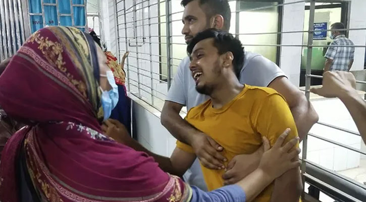 ‘আমার বাবা আর বা-ব্বা, বা-ব্বা বলে ডাকবে না’