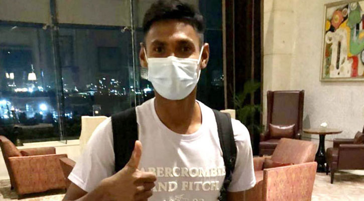 ভারত পৌঁছে দোয়া চাইলেন মোস্তাফিজ