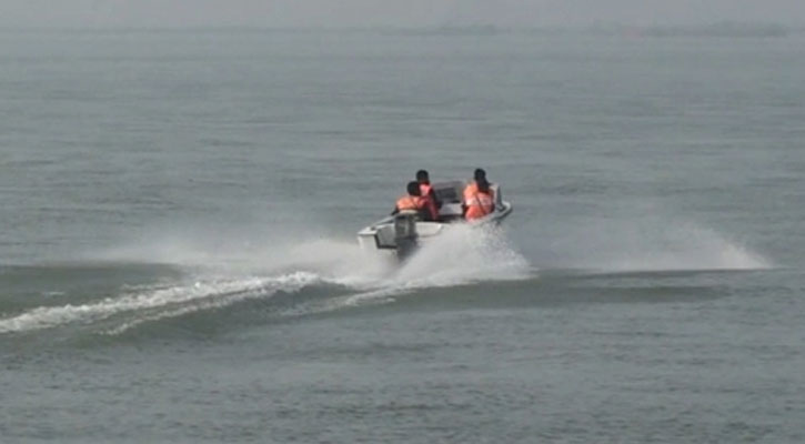 মেঘনায় নৌ-পুলিশের সঙ্গে ‘সংঘর্ষ’,  নিহত ১